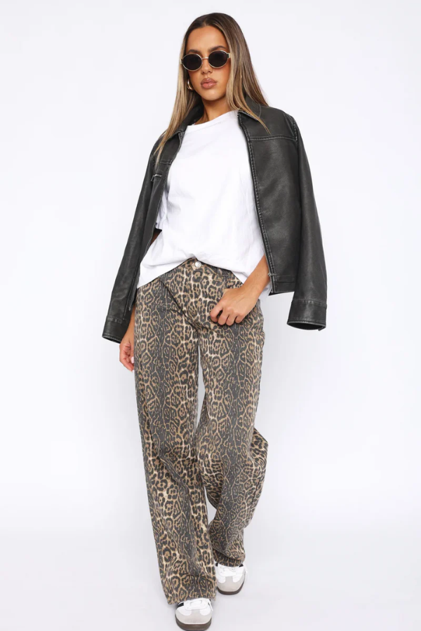 Effortlessly Elegant Garment with a Timeless Design