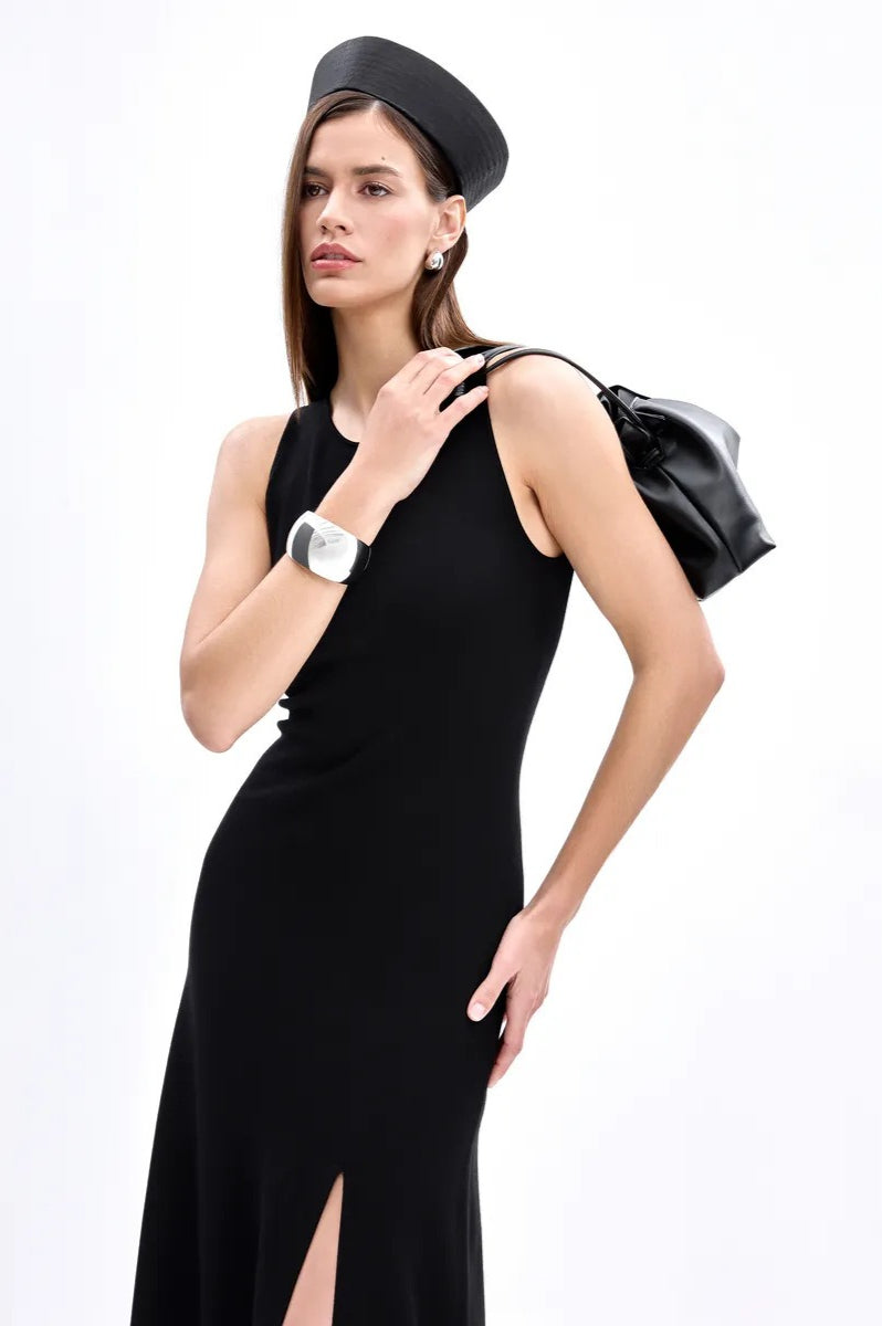 Effortlessly Elegant Sweater with a Timeless Design