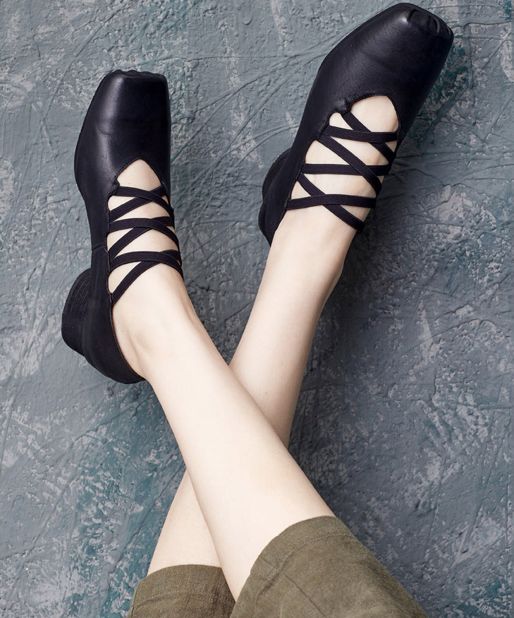 Effortlessly Elegant Heels with a Timeless Design