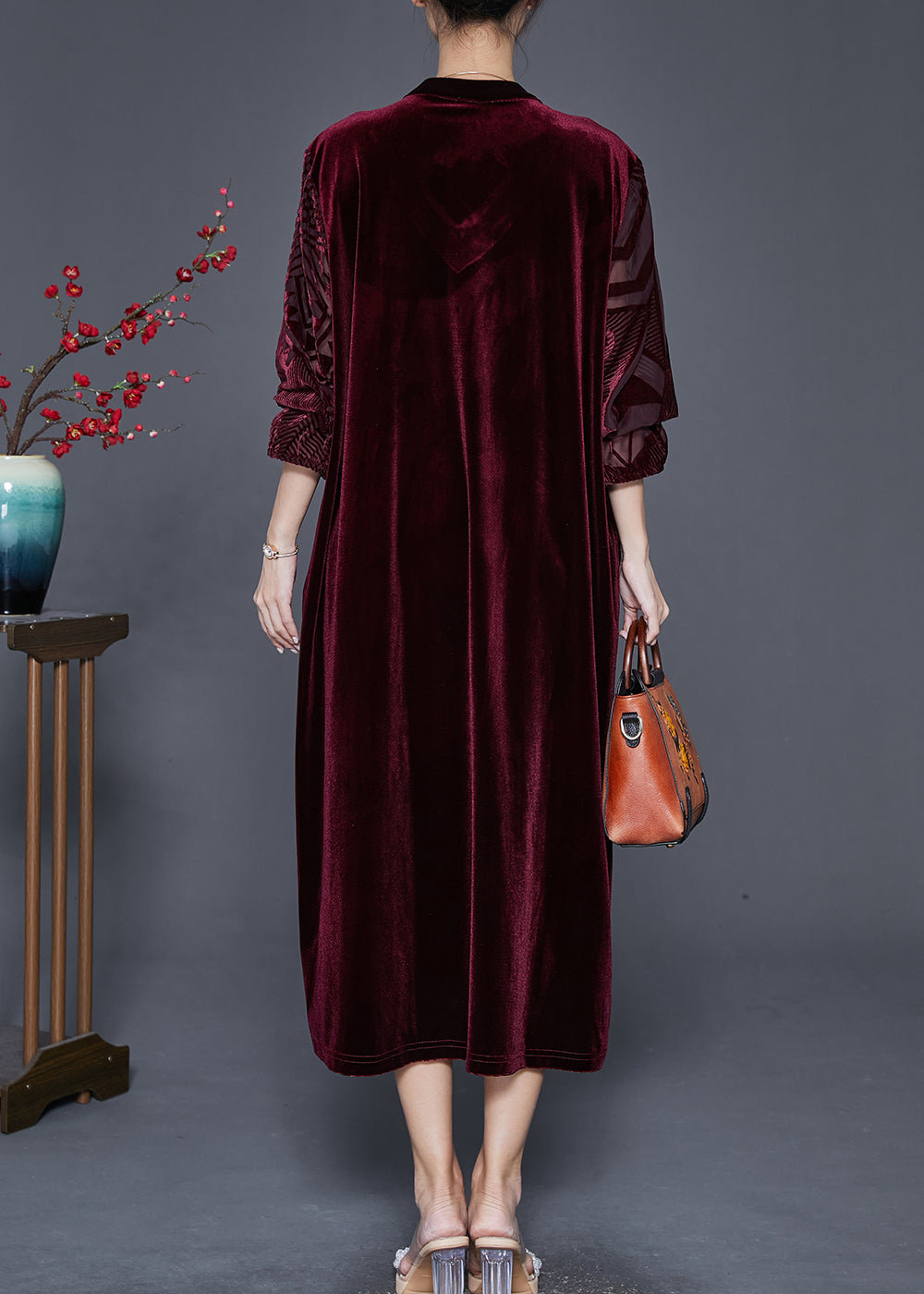 Beautifully Finished Dress in a Timeless Design