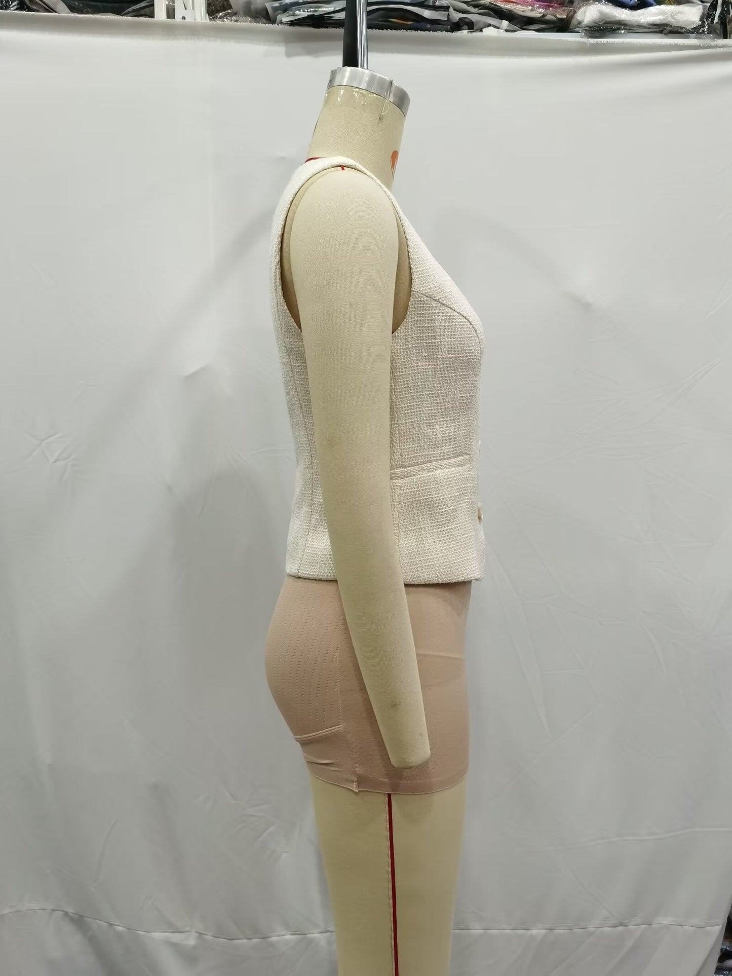 Well Tailored Top with a Graceful Silhouette