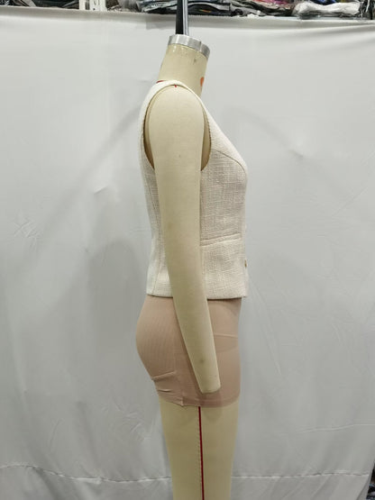 Well Tailored Top with a Graceful Silhouette