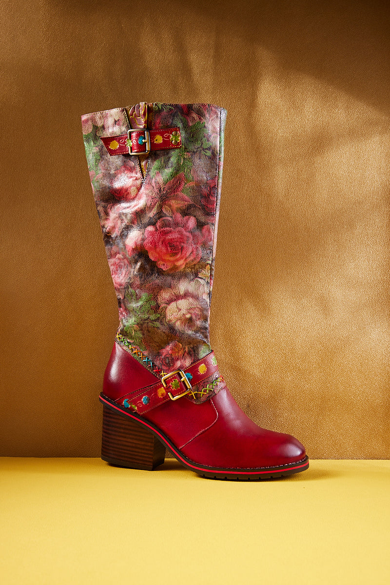 Effortlessly Elegant Boots with a Timeless Design