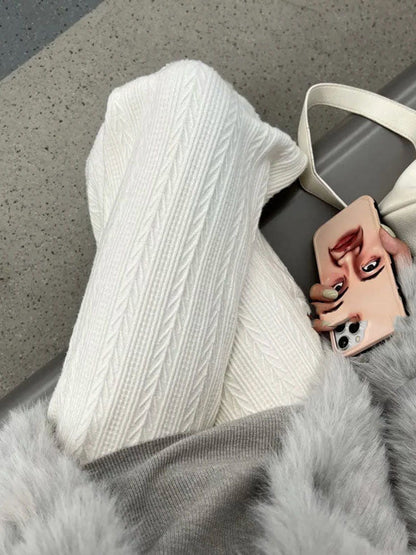 Effortlessly Elegant Pants with a Timeless Design