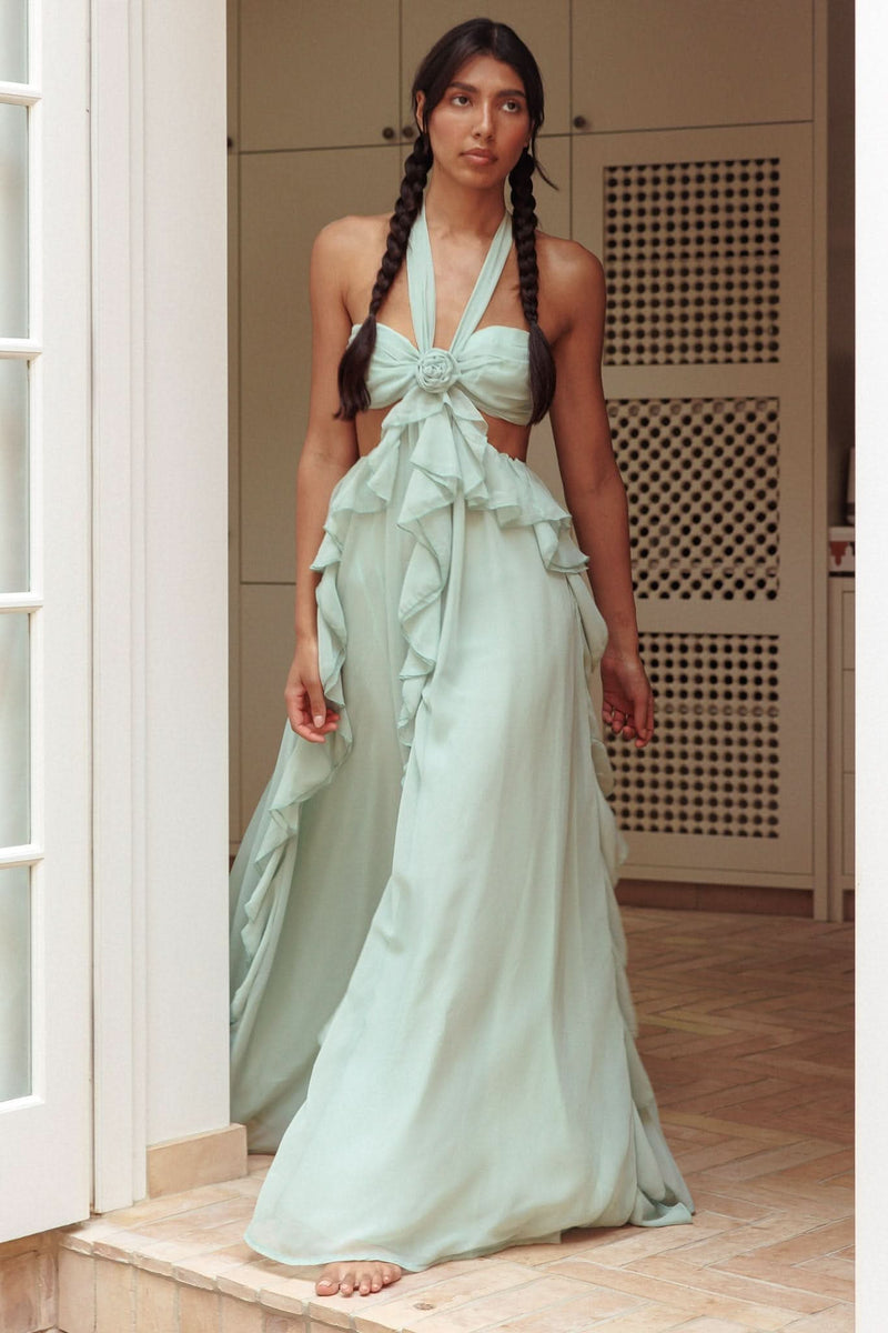 Beautifully Finished Dress in a Timeless Design