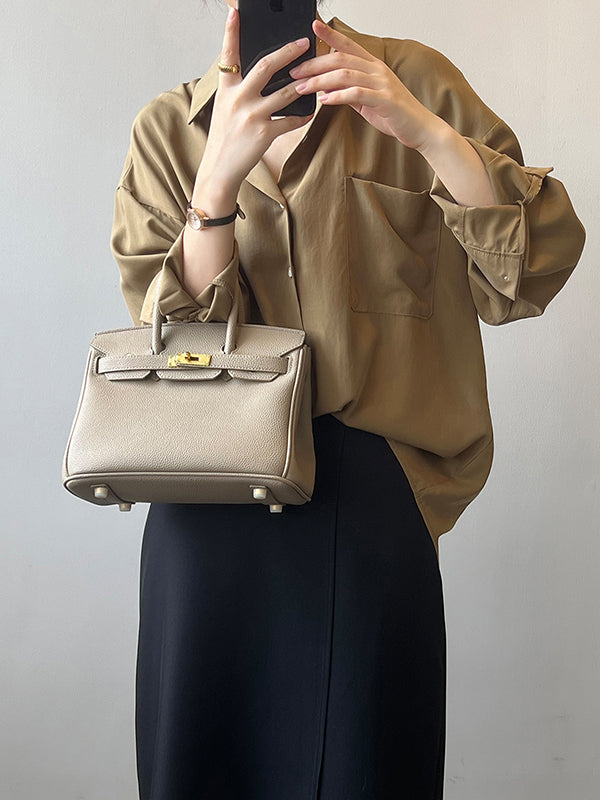 Well Tailored Blouse with a Graceful Silhouette