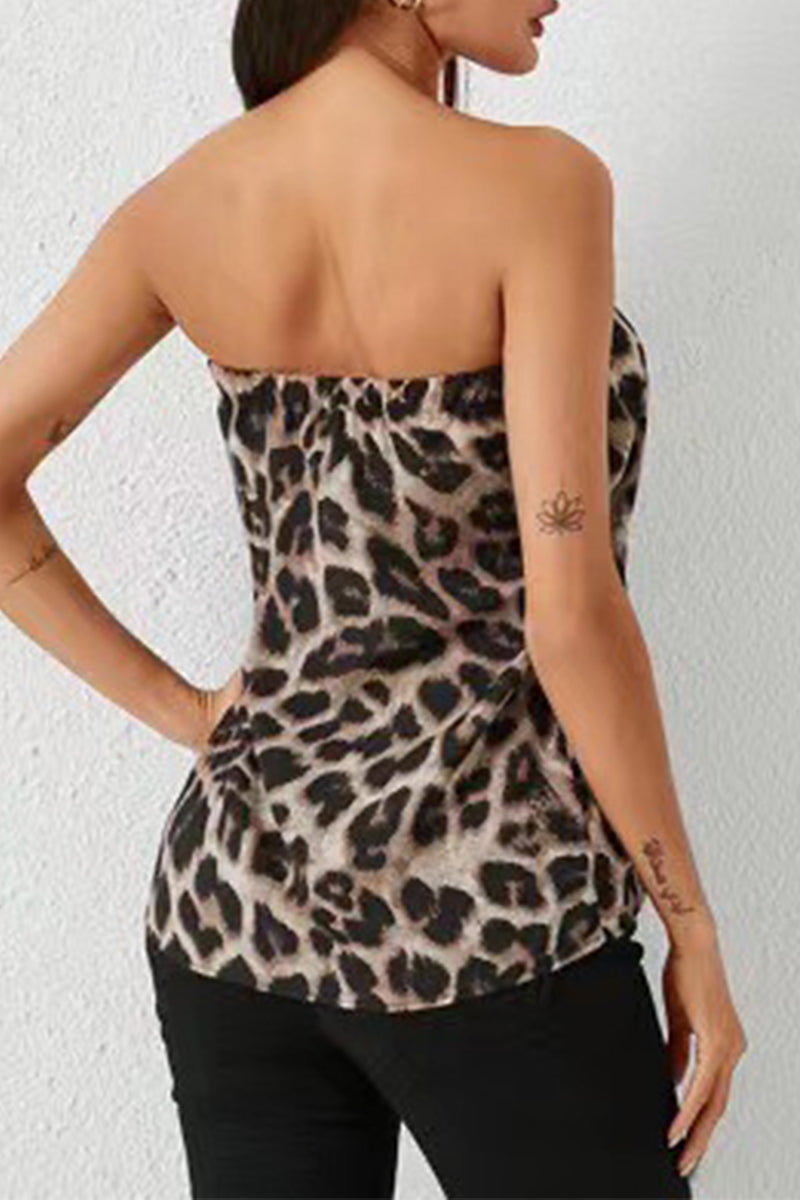 Well Tailored Top with a Graceful Silhouette