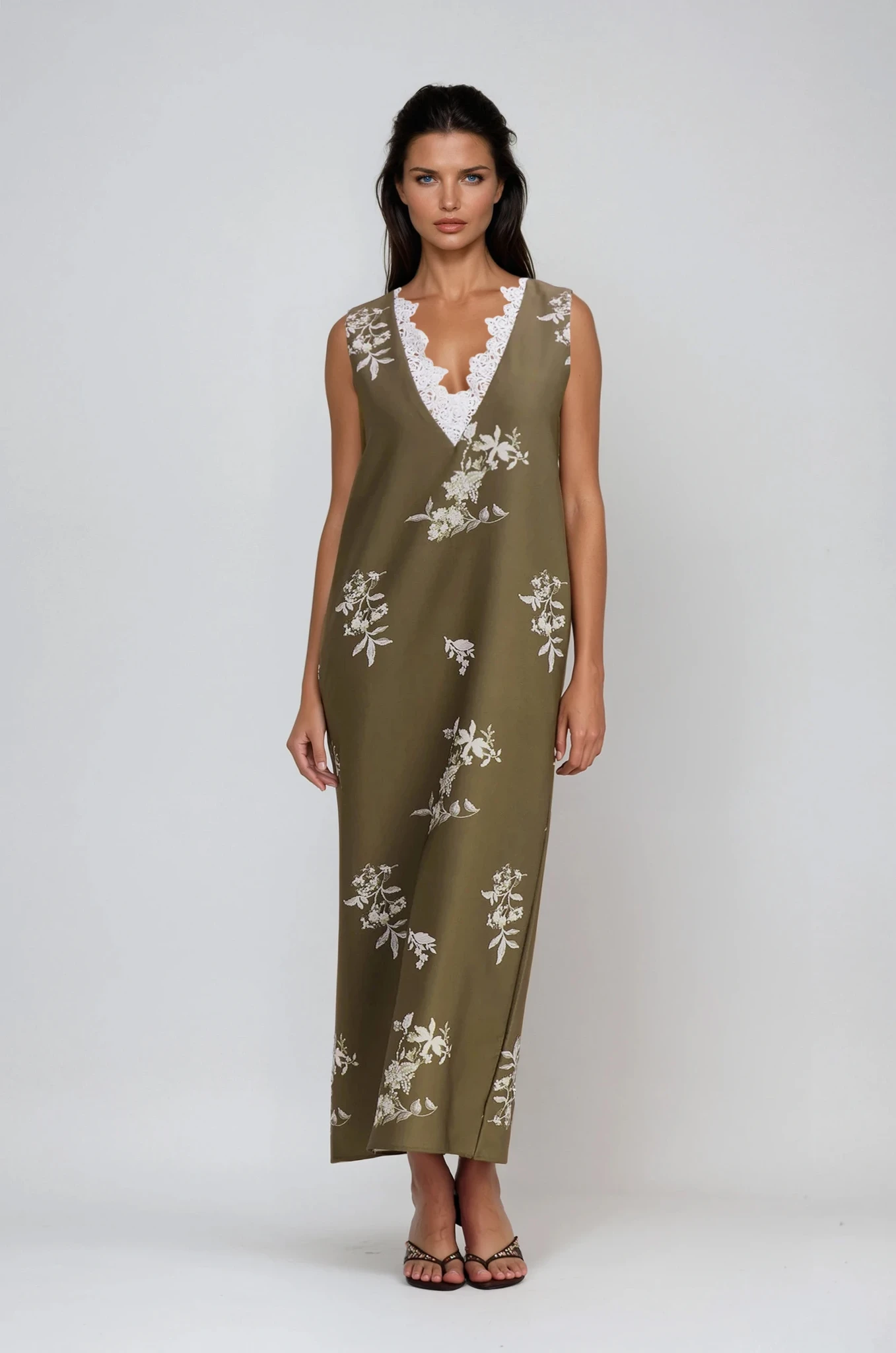 Beautifully Finished Dress in a Timeless Design