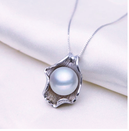 Beautifully Finished Garment in a Timeless Design