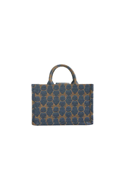 Gracefully Styled Bag for Any Occasion