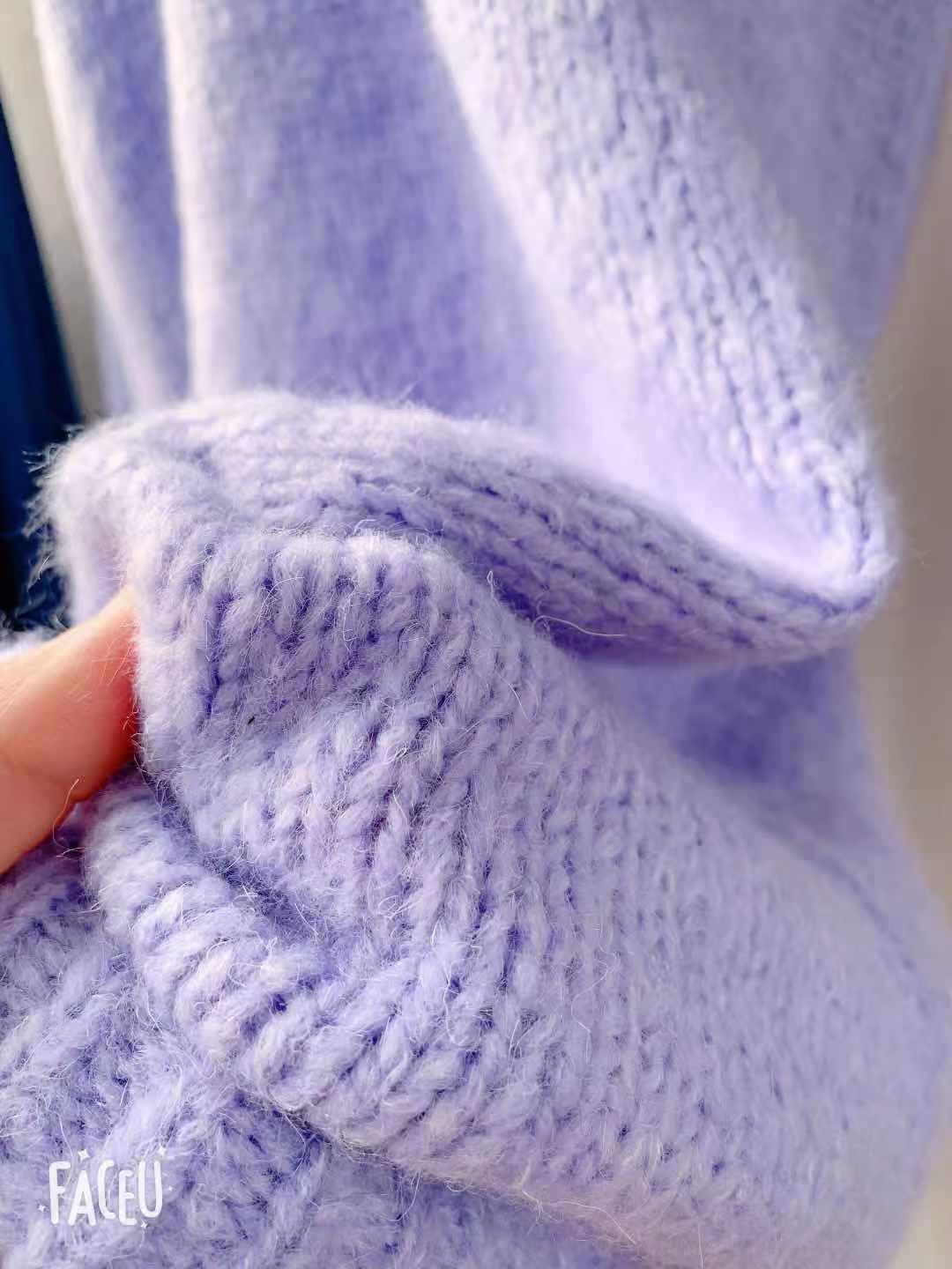 Well Tailored Sweater with a Graceful Silhouette