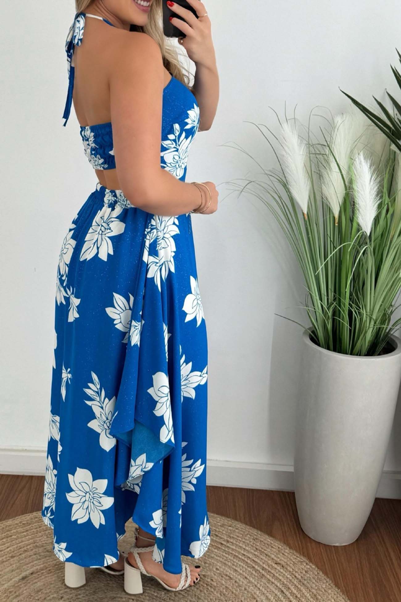 Beautifully Finished Dress in a Timeless Design