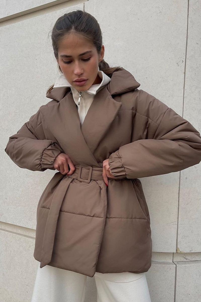 Well Tailored Coat with a Graceful Silhouette