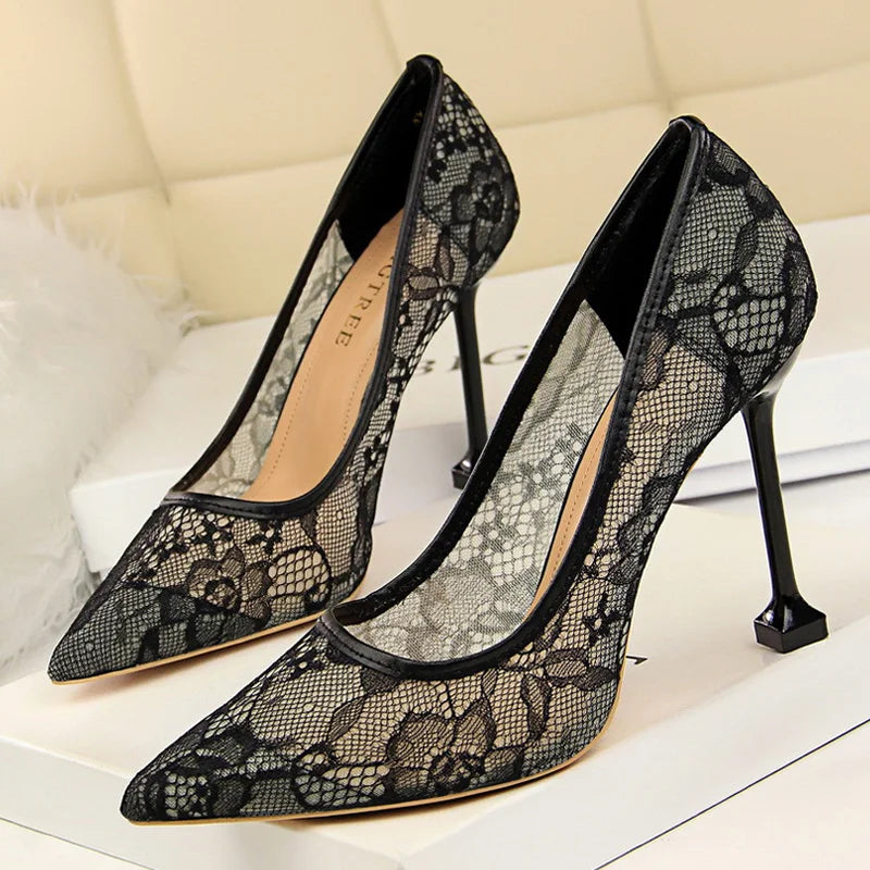 Classic Vintage Heels with a Flattering Fit