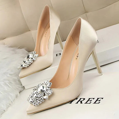 Polished Heels with an Effortless Classic Look