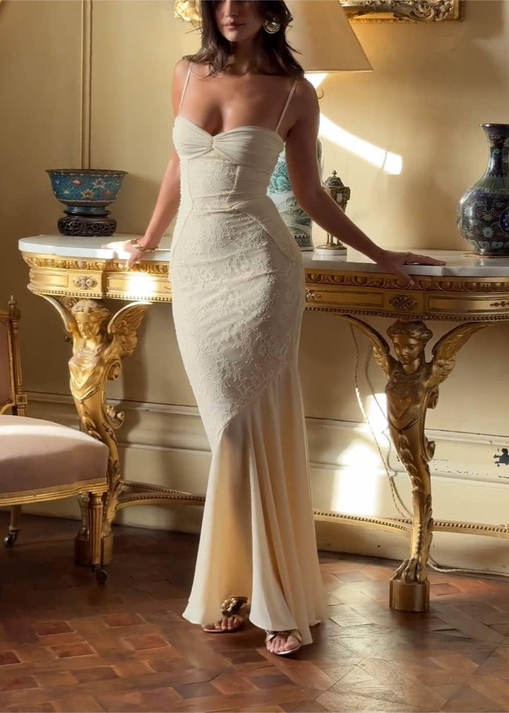 Effortlessly Elegant Garment with a Timeless Design