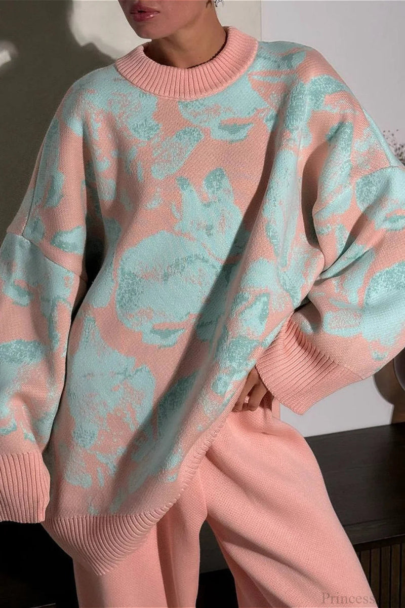 Well Tailored Sweater with a Graceful Silhouette