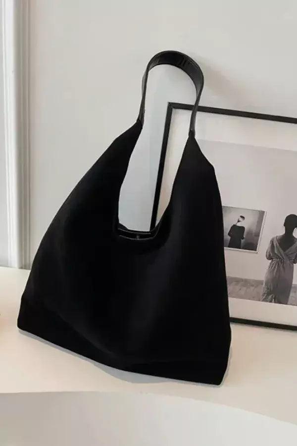 Gracefully Styled Bag for Any Occasion