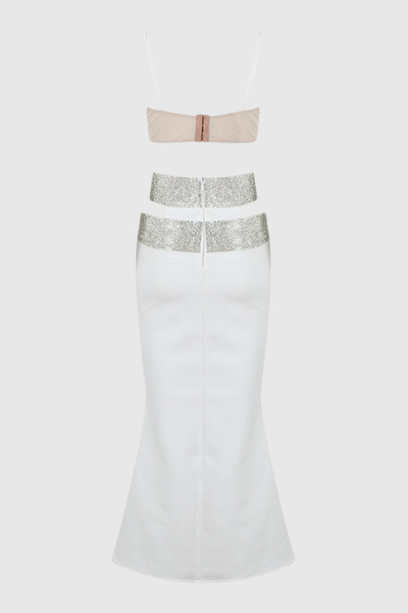 Well Tailored Garment with a Graceful Silhouette