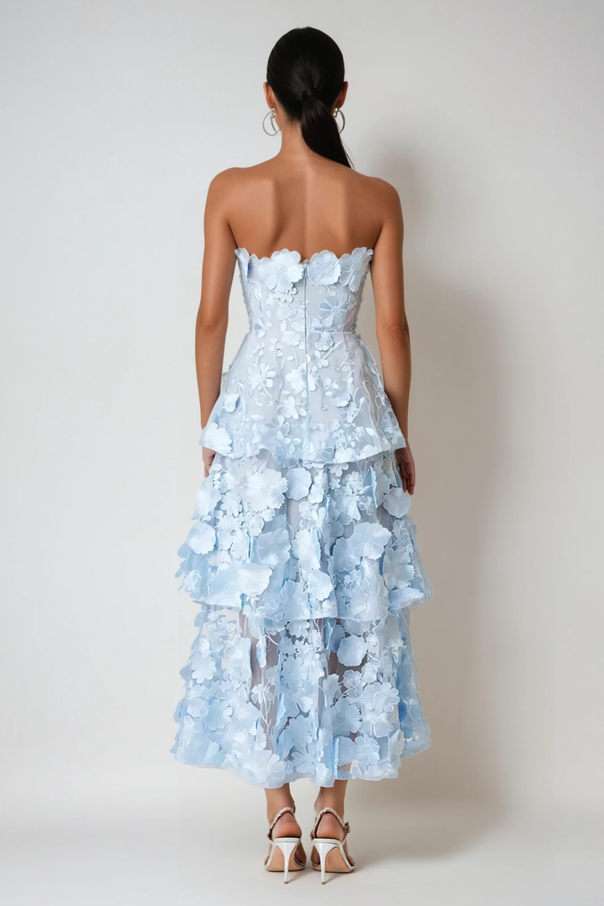 Beautifully Finished Dress in a Timeless Design