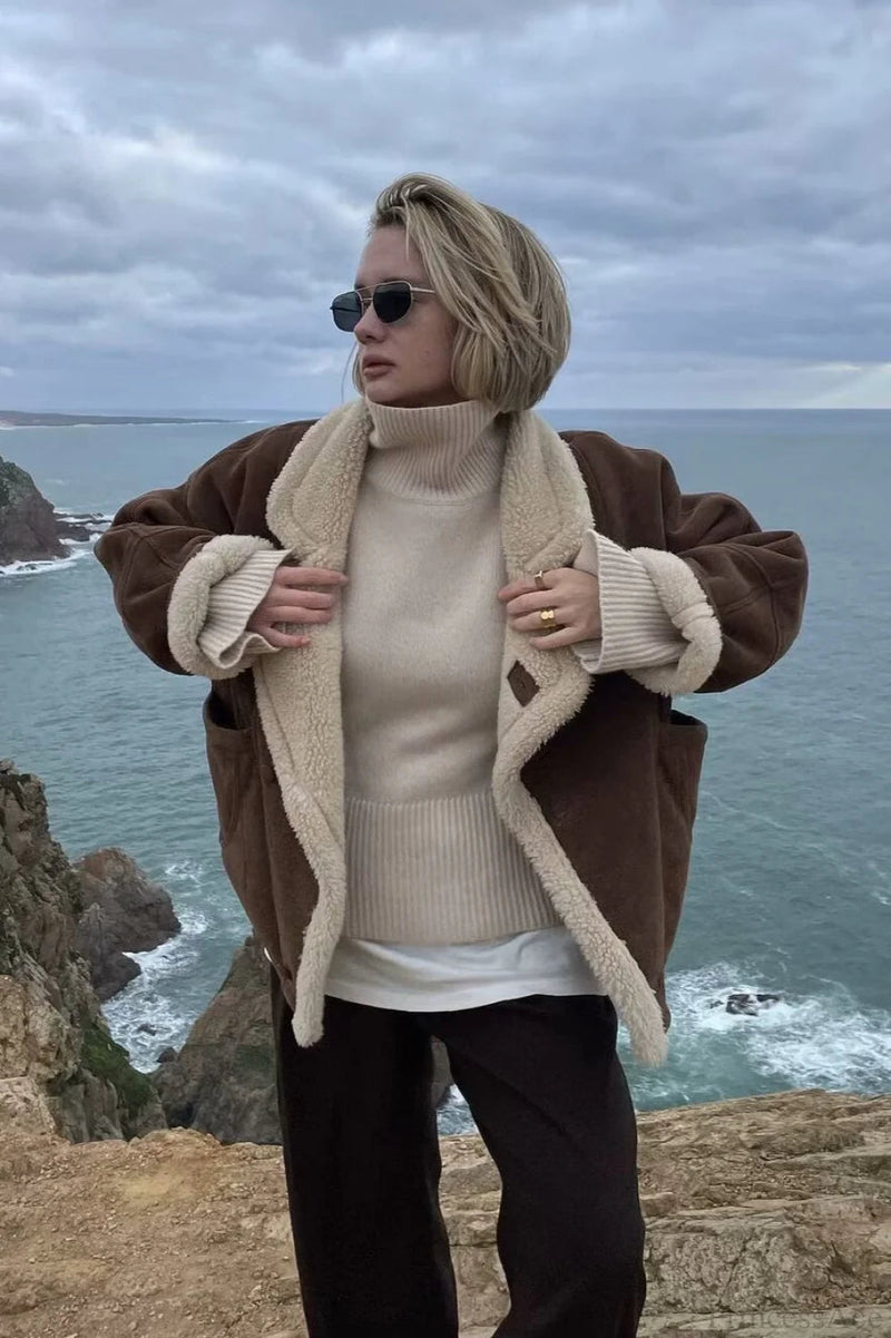 Well Tailored Coat with a Graceful Silhouette