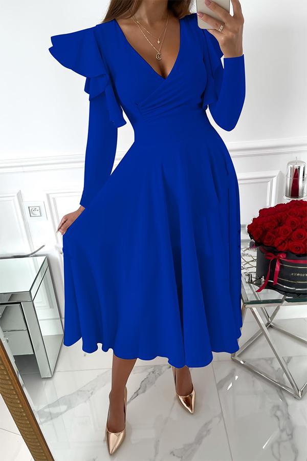 Beautifully Finished Dress in a Timeless Design