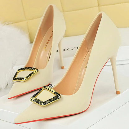 Effortlessly Elegant Shoes with a Timeless Design