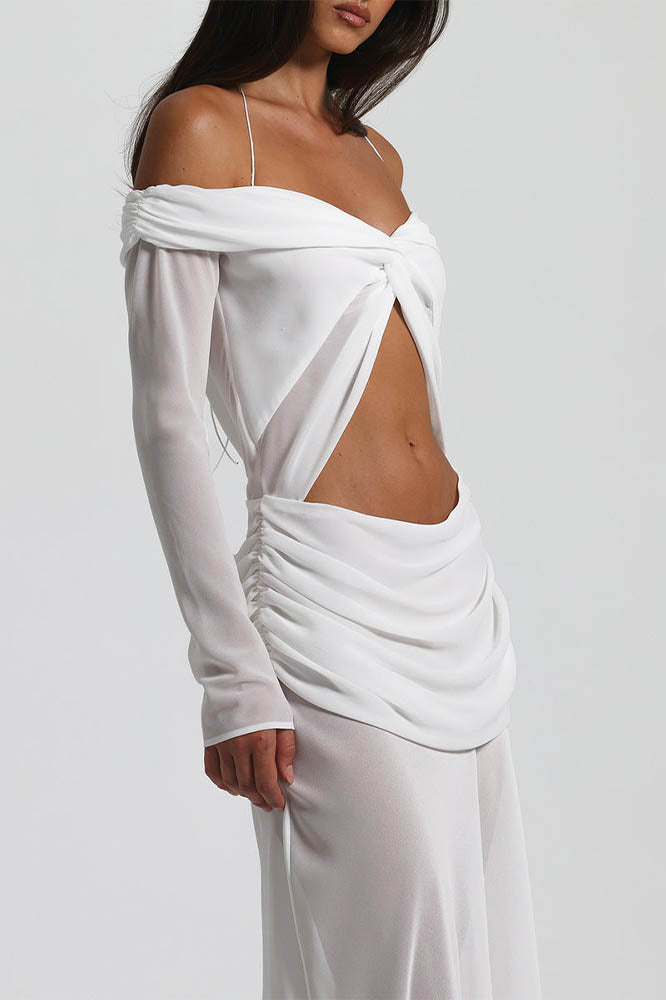 Beautifully Finished Dress in a Timeless Design