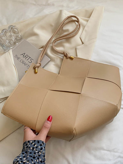 Beautifully Finished Bag in a Timeless Design