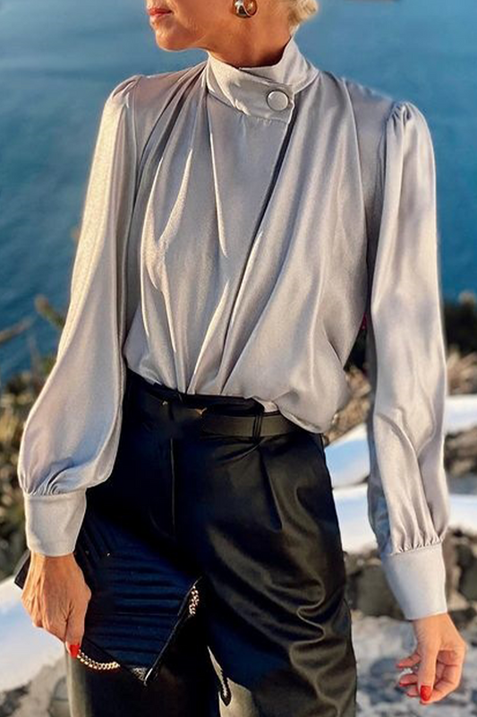 Well Tailored Blouse with a Graceful Silhouette