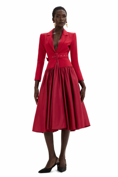 Beautifully Finished Dress in a Timeless Design