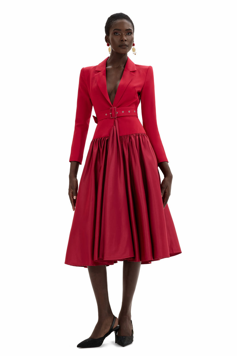 Beautifully Finished Dress in a Timeless Design