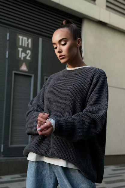 Effortlessly Elegant Sweater with a Timeless Design