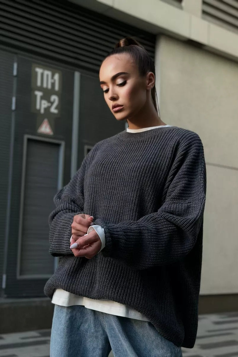 Effortlessly Elegant Sweater with a Timeless Design