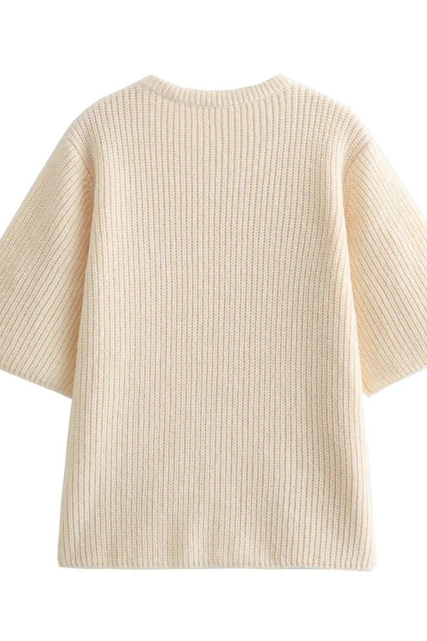 Effortlessly Elegant Cardigan with a Timeless Design