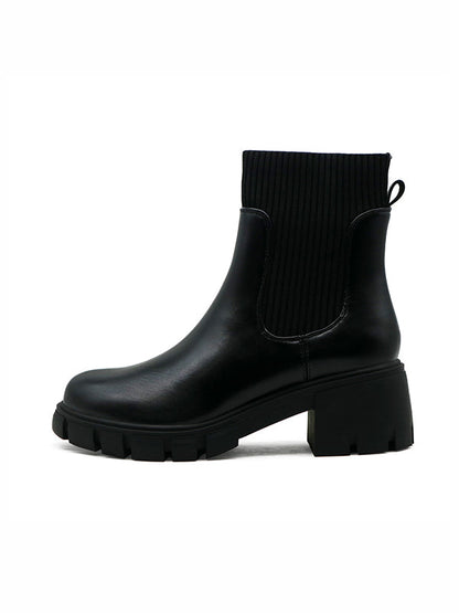 Effortlessly Elegant Boots with a Timeless Design