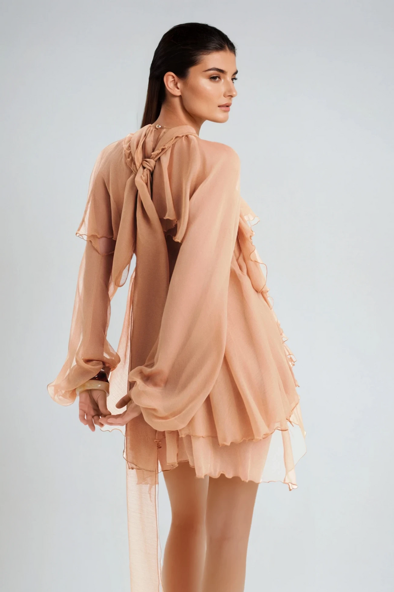 Effortlessly Elegant Pants with a Timeless Design