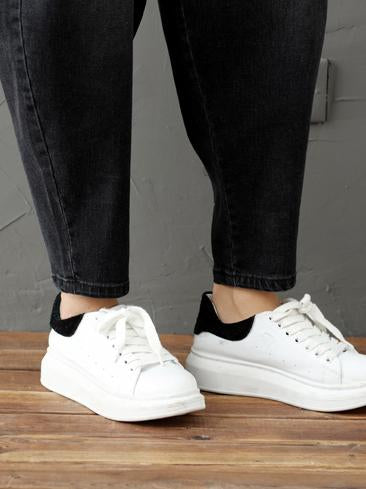 Elegantly Styled Pants for Everyday Wear