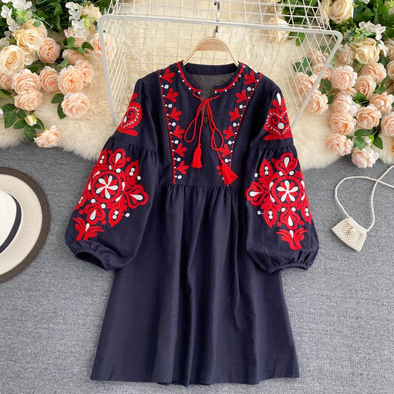 Beautifully Finished Dress in a Timeless Design