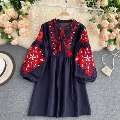 Beautifully Finished Dress in a Timeless Design