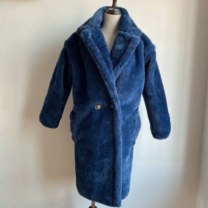 Gracefully Styled Coat for Any Occasion