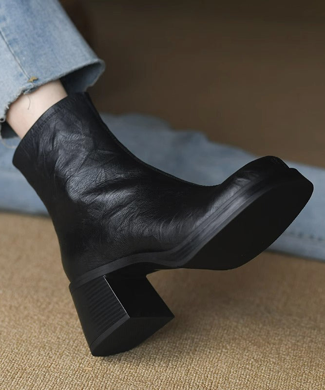 Well Tailored Boots with a Graceful Silhouette