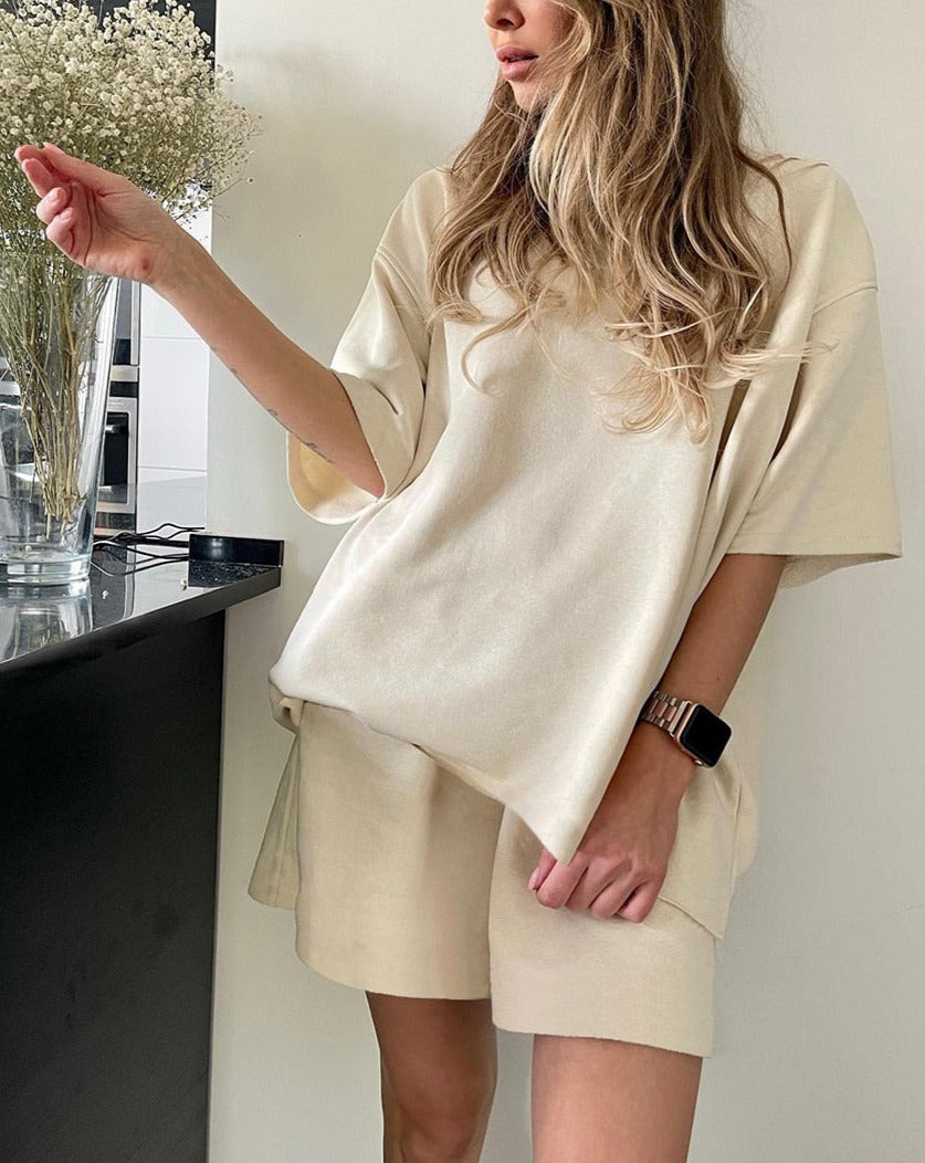 Effortlessly Elegant Garment with a Timeless Design