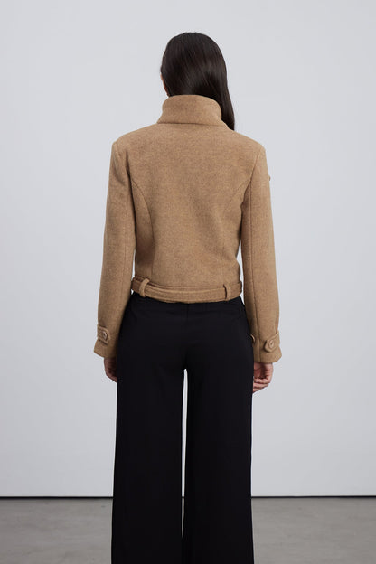 Well Tailored Jacket with a Graceful Silhouette
