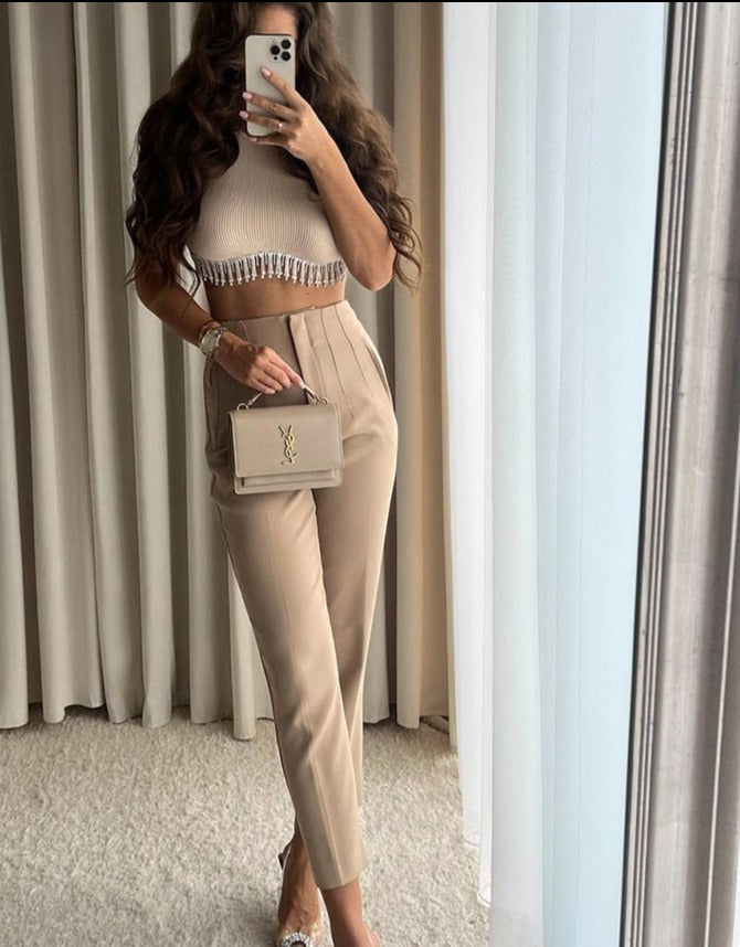 Well Tailored Trousers with a Graceful Silhouette