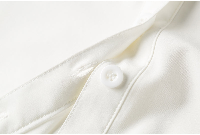 Well Tailored Blouse with a Graceful Silhouette