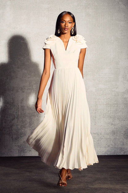Effortlessly Elegant Dress with a Timeless Design
