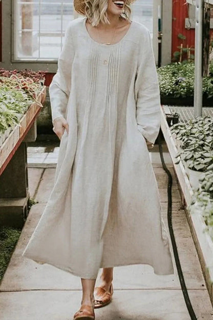Beautifully Finished Dress in a Timeless Design