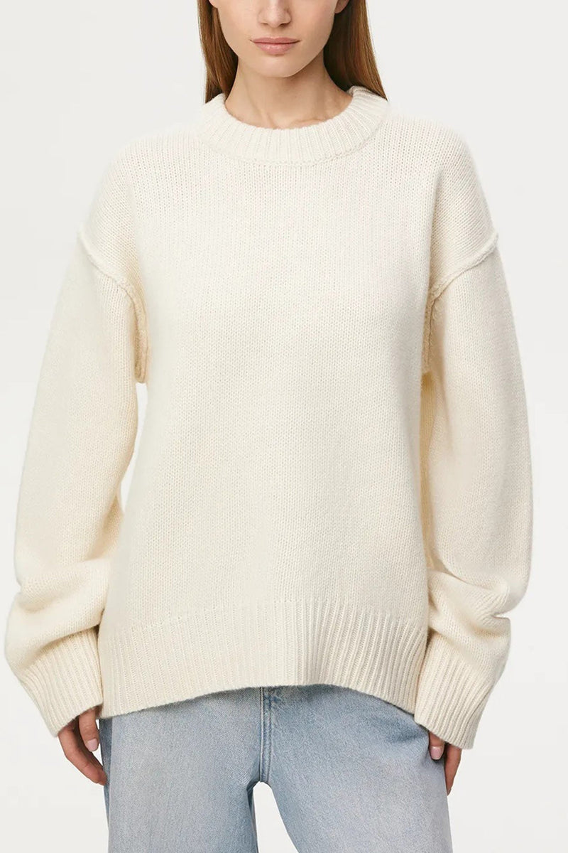 Well Tailored Sweater with a Graceful Silhouette