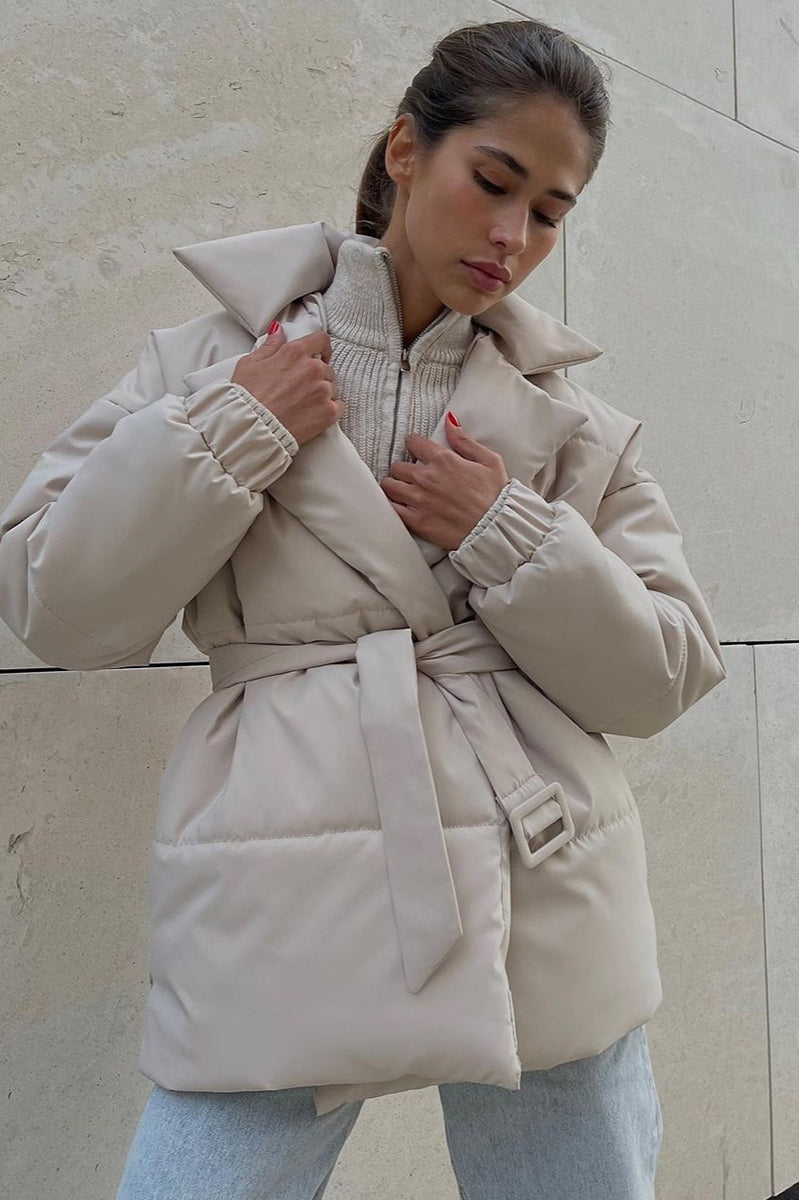 Well Tailored Coat with a Graceful Silhouette
